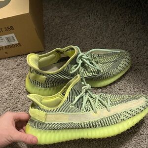 Yeezy Boost 350 V2 “Glow” Men’s 9.5 – Box Included – Glow in the Dark